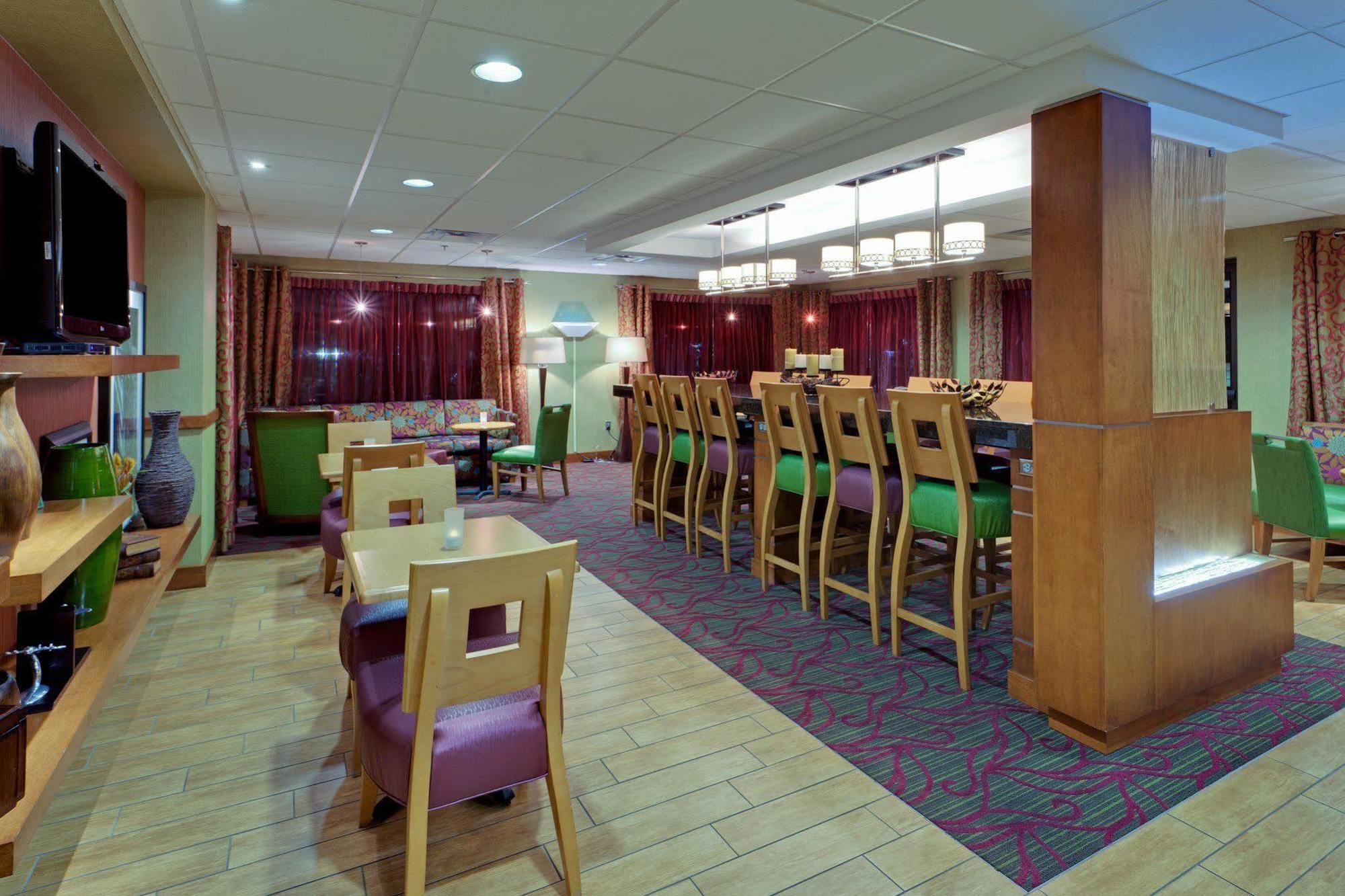 哈里森堡大学希尔顿恒庭酒店 餐厅 照片
